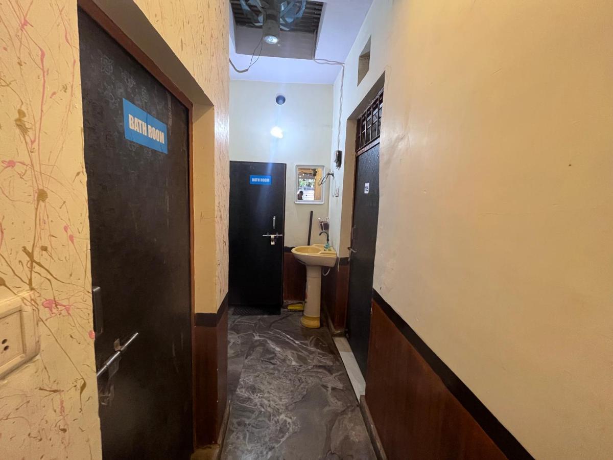 Genesis Homestay Agra  Bagian luar foto